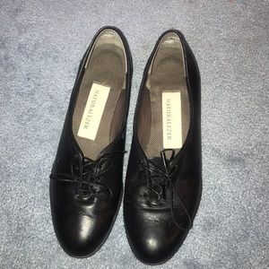 Naturalizer Leather oxford lace up loafers Black Women’s Tie Up Shoes size 7